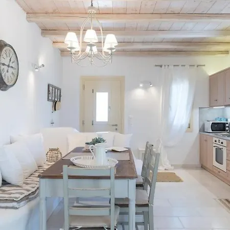 Nausithoe 1 Paros Daire Logaras